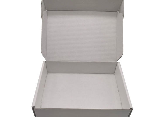 L'emballage de expédition ondulé imprimé simple enferme dans une boîte la couleur faite sur commande de taille de boîte de Malier
